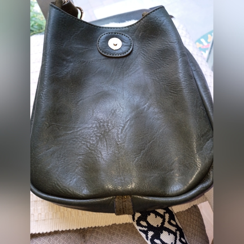 Ah Domed Messenger Bag Vegan Suede Leather Green 9x9 .New No Tag - Picture 6 of 6